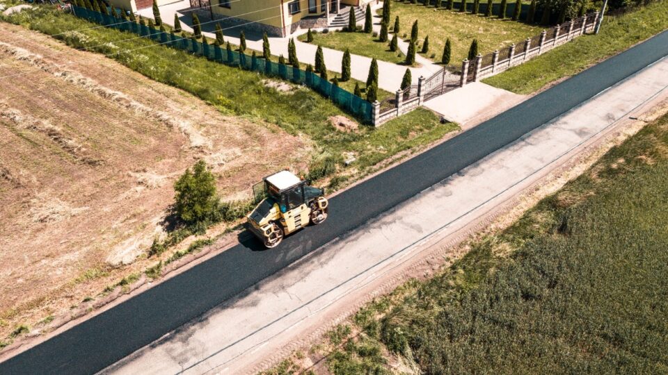 Șoldan anunță începerea modernizării DJ 208F în zona Vadu Moldovei, care nu a mai văzut asfalt pe anumite porțiuni de peste 15 ani Șoldan anunță începerea modernizării DJ 208F în zona Vadu Moldovei, care nu a mai văzut asfalt pe anumite porțiuni de peste 15 ani