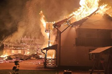 Incendiu uriaș cu pagube imense în miez de noapte