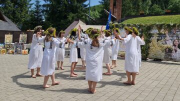 Festivalul „Regina Sânzienelor”, o sărbătoare a tradițiilor comunităților din România, la solstițiul de vară