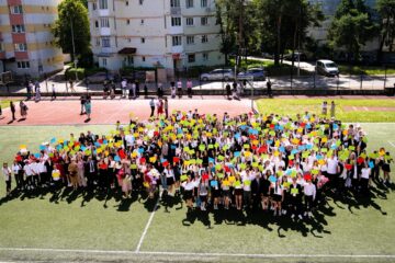 Colegiul „Hurmuzachi” Rădăuți a încheiat al 154-lea an școlar cu rezultate excelente Colegiul „Hurmuzachi” Rădăuți a încheiat al 154-lea an școlar cu rezultate excelente