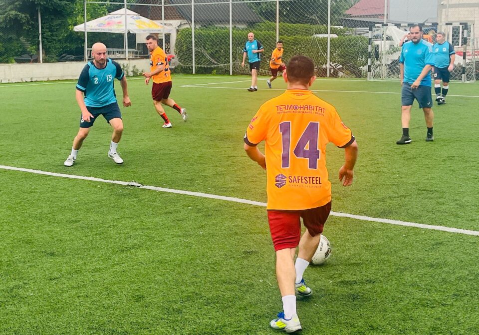 Steelcorp a ajuns 11 victorii Campionatul Județean de Old-Boys se desfășoară la Civica Sport Center Steelcorp a ajuns 11 victorii Campionatul Județean de Old-Boys se desfășoară la Civica Sport Center