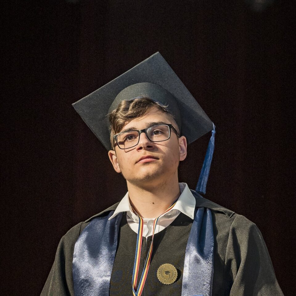 Andrei Tărâță, șef de promoție la Facultatea de Economie, Administrație și Afaceri: „Succesul este alinierea perfectă dintre valorile mele morale și acțiunile mele zilnice” Andrei Tărâță, șef de promoție la Facultatea de Economie, Administrație și Afaceri: „Succesul este alinierea perfectă dintre valorile mele morale și acțiunile mele zilnice”