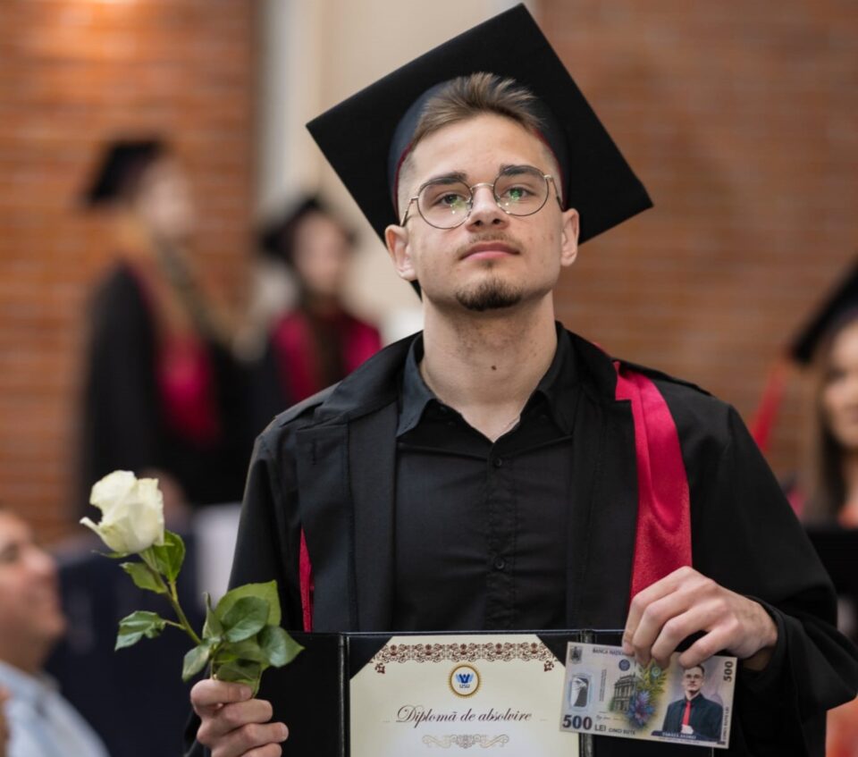 Andrei Tărâță, șef de promoție la Facultatea de Economie, Administrație și Afaceri: „Succesul este alinierea perfectă dintre valorile mele morale și acțiunile mele zilnice”