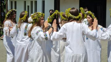 Festivalul „Regina Sânzienelor”, o sărbătoare a tradițiilor comunităților din România, la solstițiul de vară
