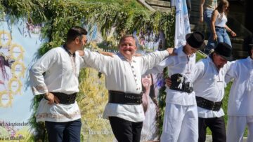 Festivalul „Regina Sânzienelor”, o sărbătoare a tradițiilor comunităților din România, la solstițiul de vară