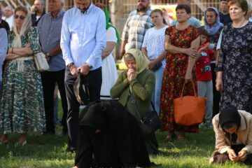Sfântul Ioan cel Nou de la Suceava a îmbrăcat veșmânt nou, iar racla a fost depusă spre închinare în curtea mănăstirii