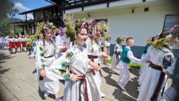 Festivalul „Regina Sânzienelor”, o sărbătoare a tradițiilor comunităților din România, la solstițiul de vară