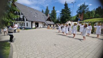 Festivalul „Regina Sânzienelor”, o sărbătoare a tradițiilor comunităților din România, la solstițiul de vară