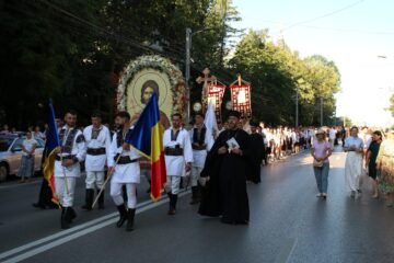 Procesiunea „Calea Sfântului”, reitare a aducerii moaștelor Marelui Mucenic Ioan cel Nou la Suceava Procesiunea „Calea Sfântului”, reitare a aducerii moaștelor Marelui Mucenic Ioan cel Nou la Suceava