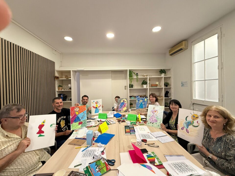 Terapia prin artă – metode creative pentru dezvoltarea socio-emoțională a elevilor Terapia prin artă – metode creative pentru dezvoltarea socio-emoțională a elevilor