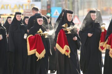 Procesiunea „Calea Sfântului”, reitare a aducerii moaștelor Marelui Mucenic Ioan cel Nou la Suceava