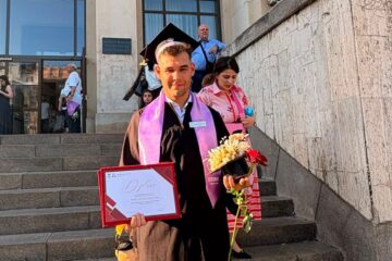 Arthur Constantin Bărboi din Câmpulung este șef de promoție la Facultatea de Istorie a Universității București Arthur Constantin Bărboi din Câmpulung este șef de promoție la Facultatea de Istorie a Universității București