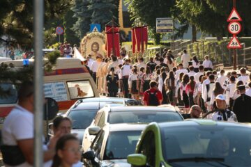 Procesiunea „Calea Sfântului”, reitare a aducerii moaștelor Marelui Mucenic Ioan cel Nou la Suceava