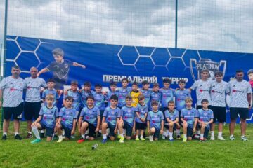 Selecționata Mihu Football Club a fost învinsă greu de Dinamo Kiev în finala mică a turneului Platinum Cup din Ucraina Selecționata Mihu Football Club a fost învinsă greu de Dinamo Kiev în finala mică a turneului Platinum Cup din Ucraina