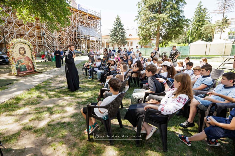„Ni l-am făcut pe Sfântul Ioan cel Nou prieten și apropiat al sufletului nostru” – atelier catehetic în curtea Catedralei Arhiepiscopale din Suceava