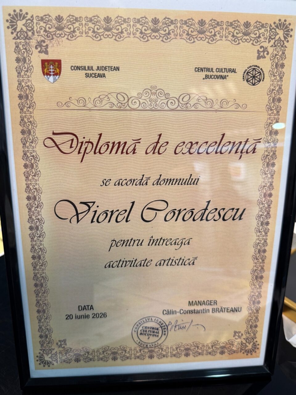 Artistul Viorel Corodescu COV, sărbătorit la 80 de ani, printr-o expoziție retrospectivă a 55 de ani de caricatură sub semnătura sa