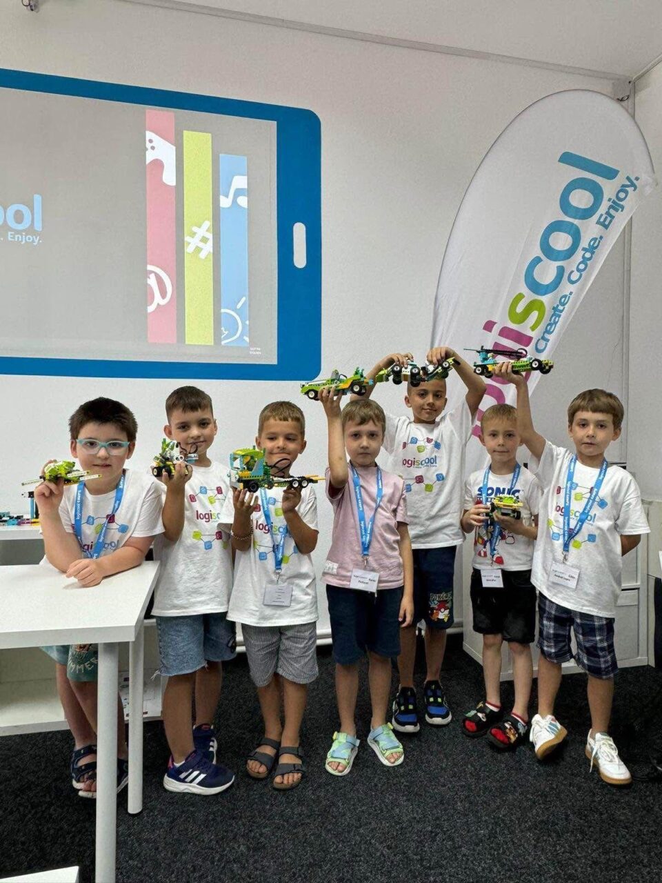Taberele de vară Logiscool Suceava: Copilul tău trece de la consumator de tehnologie la creator de tehnologie