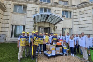 Peste 160.000 de semnături depuse la Registratura Parlamentului, pentru anularea măsurilor anti-educație