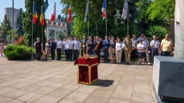 Vicepreședinții CJ Suceava au fost prezenți la ceremonia dedicată Zilei Drapelului Național. Nicolae Robu: „Este despre țara pe care o purtăm în suflet, oriunde ne-ar purta pașii”