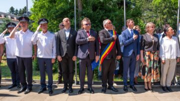 Vicepreședinții CJ Suceava au fost prezenți la ceremonia dedicată Zilei Drapelului Național. Nicolae Robu: „Este despre țara pe care o purtăm în suflet, oriunde ne-ar purta pașii”