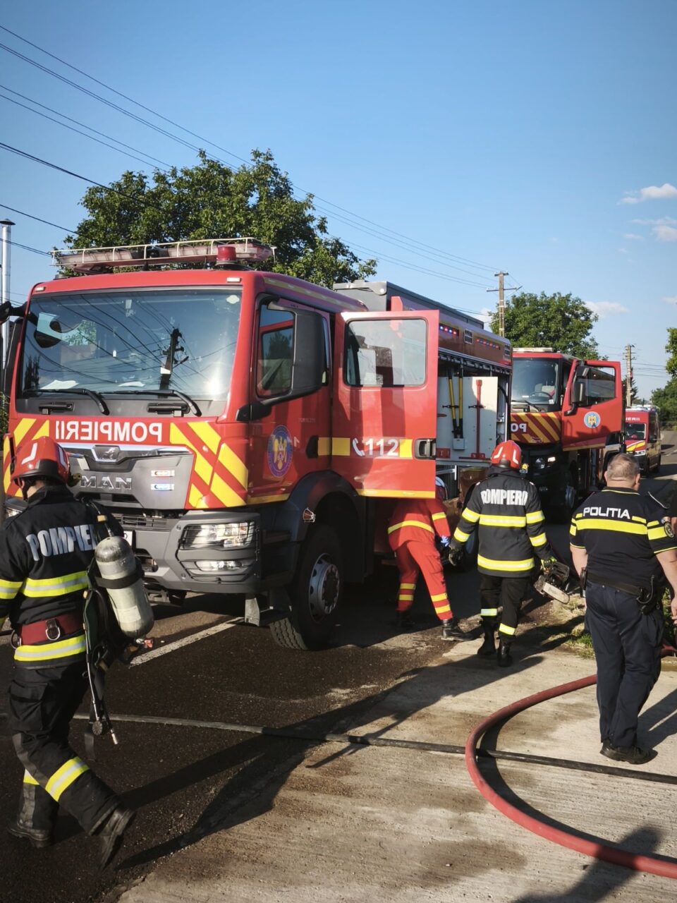 Un incendiu izbucnit din centrala termică a pus în pericol trei locuințe, la Dumbrăveni