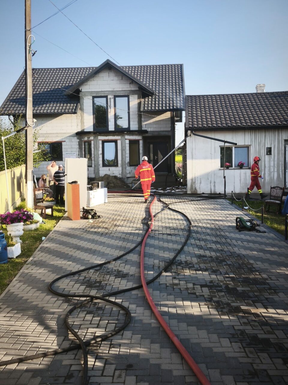 Un incendiu izbucnit din centrala termică a pus în pericol trei locuințe, la Dumbrăveni