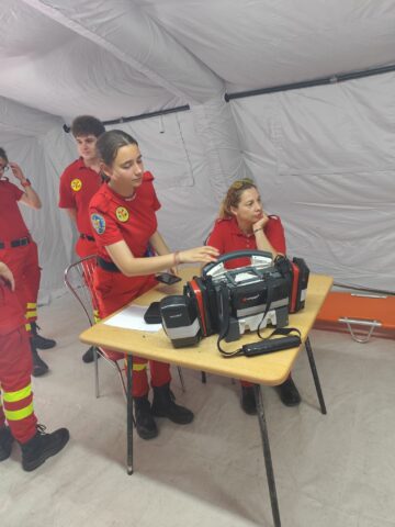 Cort de asistență medicală de urgență pe esplanada Casei de Cultură din Suceava