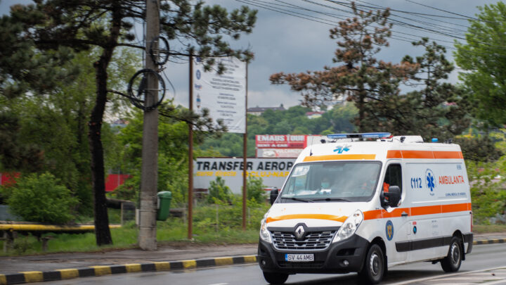 Un tânăr din Baia și-a prins capul într-un utilaj defect