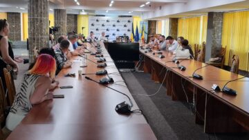 Pro și contra închiderii sălilor de jocuri din Suceava, față în față, la sediul Primăriei Suceava