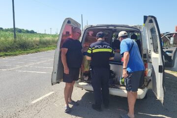 Patru șoferi care nu au respectat semnalele acustice și luminoase de la calea ferată, lăsați pietoni