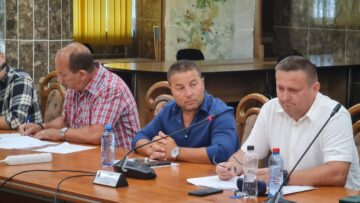 Pro și contra închiderii sălilor de jocuri din Suceava, față în față, la sediul Primăriei Suceava