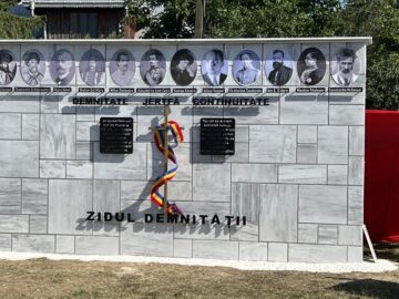 În comuna Horodnic de Sus a fost inaugurat „Zidul Demnității”, un monument dedicat valorilor morale, credinței și identității naționale
