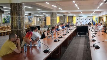 Pro și contra închiderii sălilor de jocuri din Suceava, față în față, la sediul Primăriei Suceava