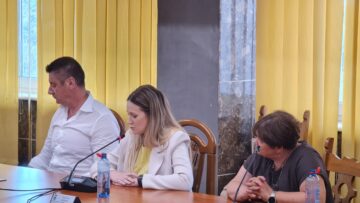 Pro și contra închiderii sălilor de jocuri din Suceava, față în față, la sediul Primăriei Suceava
