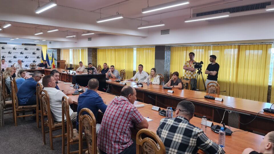 Pro și contra închiderii sălilor de jocuri din Suceava, față în față, la sediul Primăriei Suceava