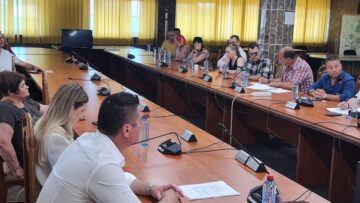 Pro și contra închiderii sălilor de jocuri din Suceava, față în față, la sediul Primăriei Suceava