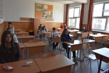 Elevii pot solicita să-și vadă tezele de la evaluarea națională, înainte de contestații Elevii pot solicita să-și vadă tezele de la evaluarea națională, înainte de contestații