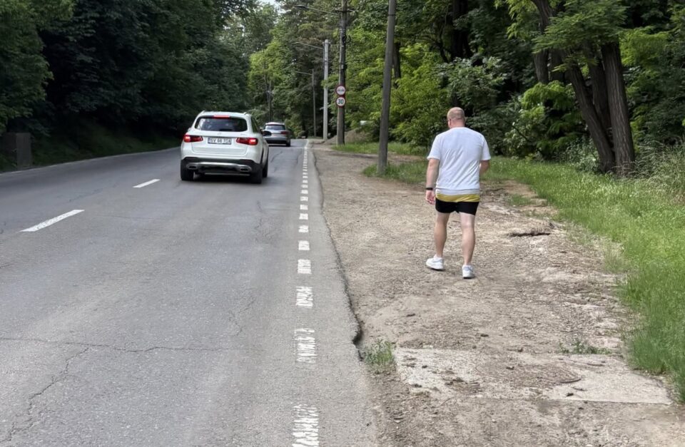 Ipoteștiul cere trotuare pe rutele spre Suceava și Lisaura