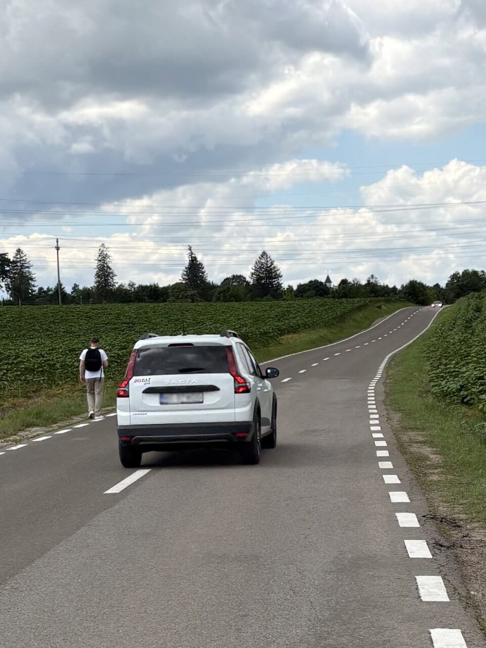 Ipoteștiul cere trotuare pe rutele spre Suceava și Lisaura