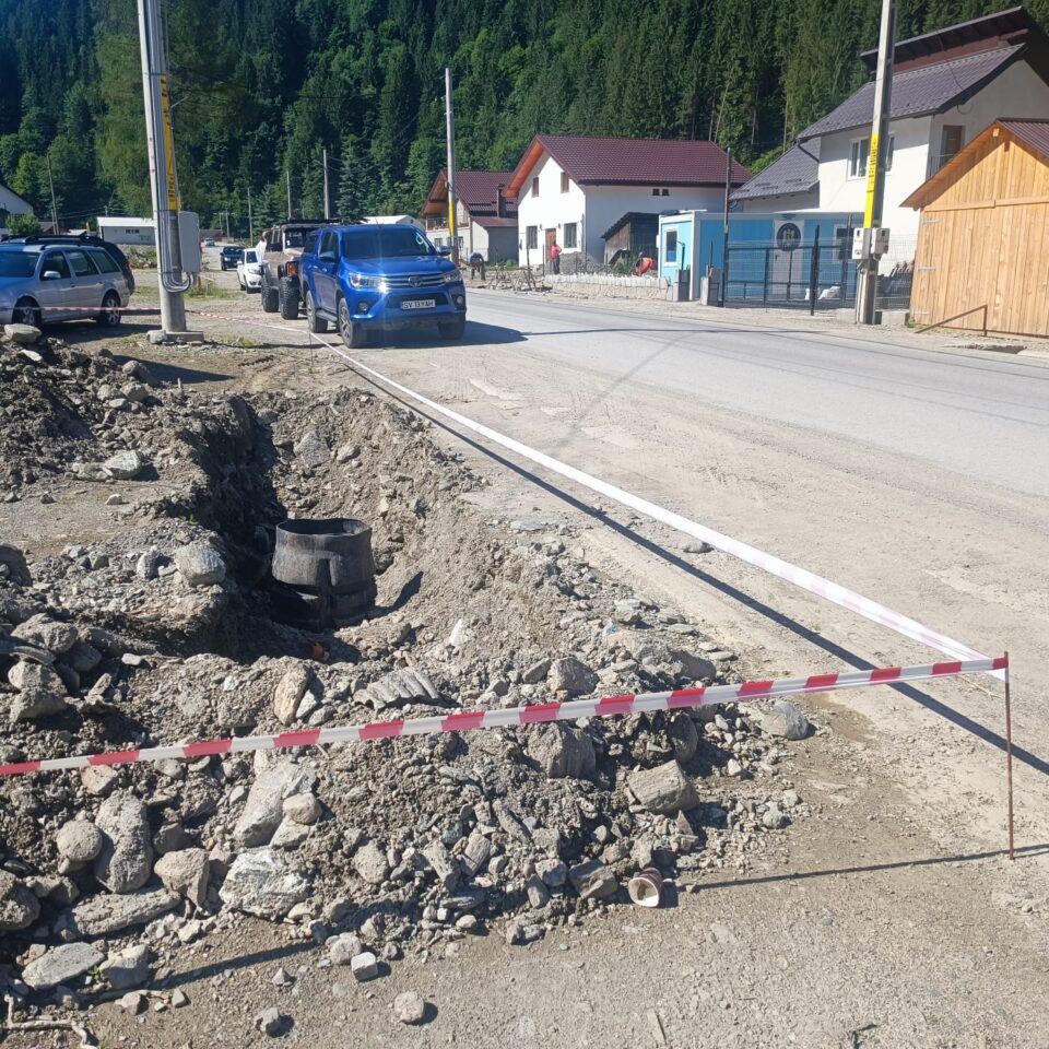 Efectele inundațiilor se mai văd și acum