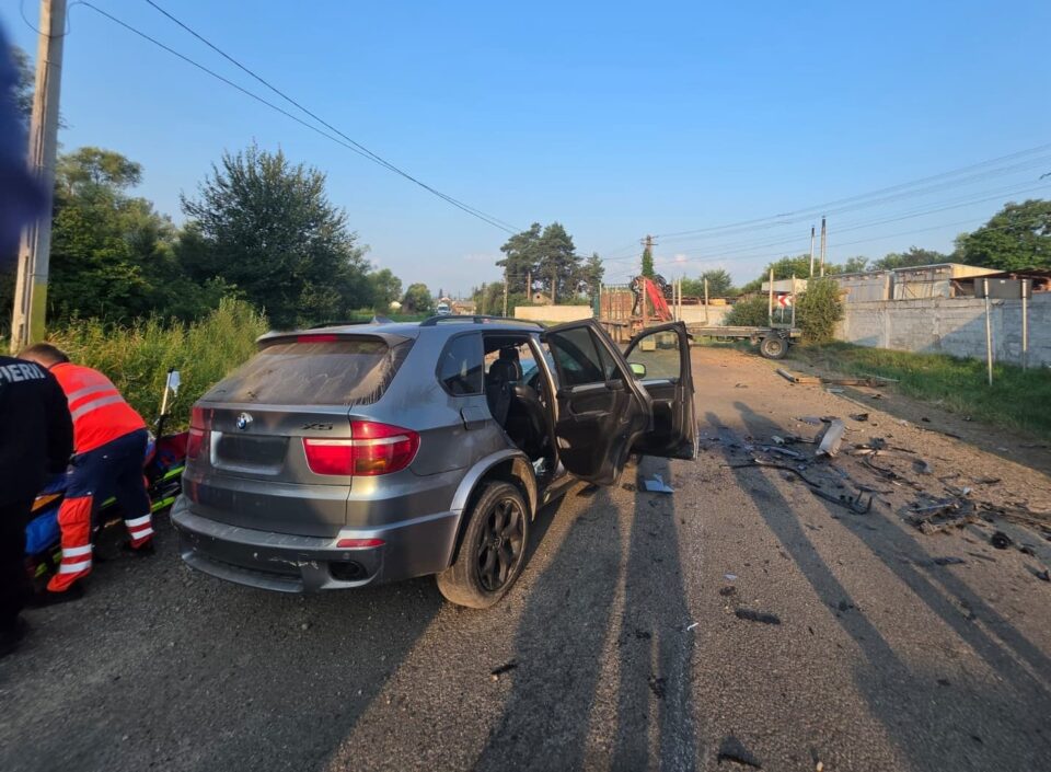 Tânăr mort după impactul dintre un BMW și un vehicul greu. Șoferul BMW-ului era beat, la 6.00 dimineața
