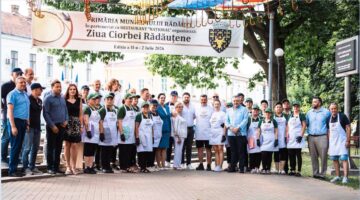 Peste 1.500 de porții oferite gratuit la Rădăuți, la a II-a ediție a Zilei Ciorbei Rădăuțene