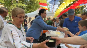Peste 1.500 de porții oferite gratuit la Rădăuți, la a II-a ediție a Zilei Ciorbei Rădăuțene