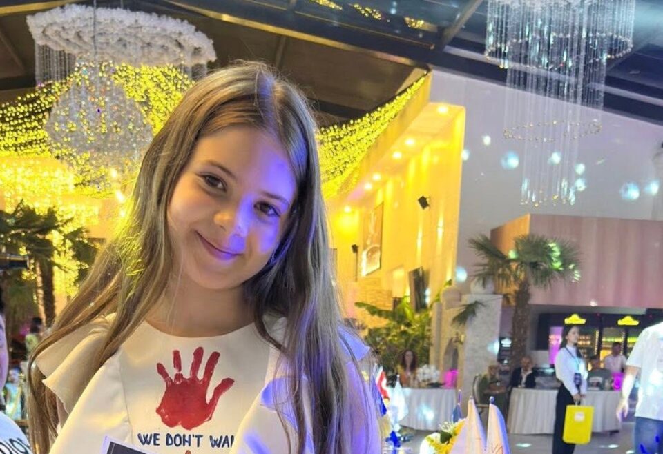 Sara Tîrnoveanu confirmă din nou. A câștigat Grand Prix Junior la un prestigios festival internațional de muzică din Kosovo Sara Tîrnoveanu confirmă din nou. A câștigat Grand Prix Junior la un prestigios festival internațional de muzică din Kosovo