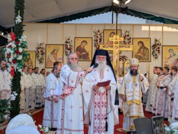 Mii de credincioși ortodocși au participat, la Mănăstirea Putna, la comemorarea a 522 de ani de la trecerea la cele veșnice a Sfântului Voievod Ștefan cel Mare