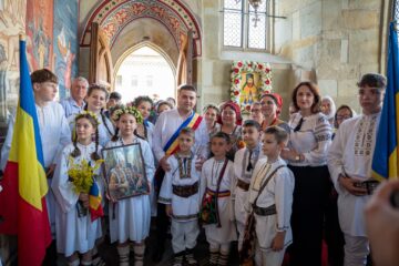 Gheorghe Șoldan, alături de mii de credincioși la sărbătoarea Sfântului Voievod Ștefan cel Mare de la Putna: „Avem datoria să-i ducem mai departe moștenirea uriașă”