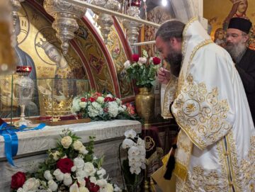 Mii de credincioși ortodocși au participat, la Mănăstirea Putna, la comemorarea a 522 de ani de la trecerea la cele veșnice a Sfântului Voievod Ștefan cel Mare