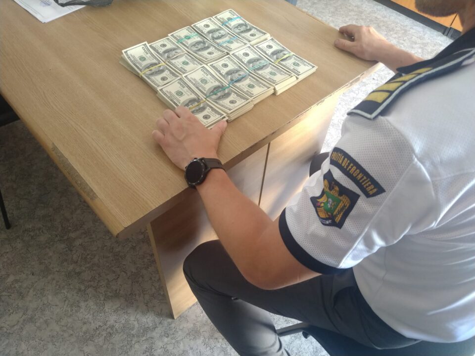 Aproape 500.000 de dolari, confiscați abuziv, returnați unui ucrainean
