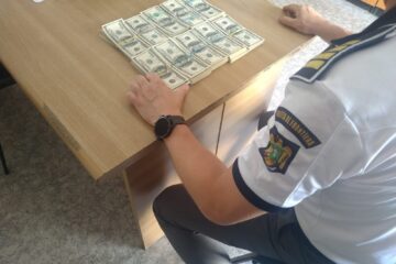 Dolari confiscați Dolari confiscați