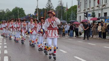 Frumusețea portului popular din România, Portugalia, Serbia, Turcia, Grecia, Ucraina, Moldova și Polonia a strălucit la Rădăuți, în deschiderea Festivalului „Arcanul”